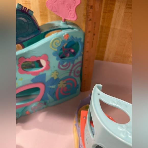 Littlest Pet Shop Biggest Littlest Pet Shop Playset House - Picture 10 of 12